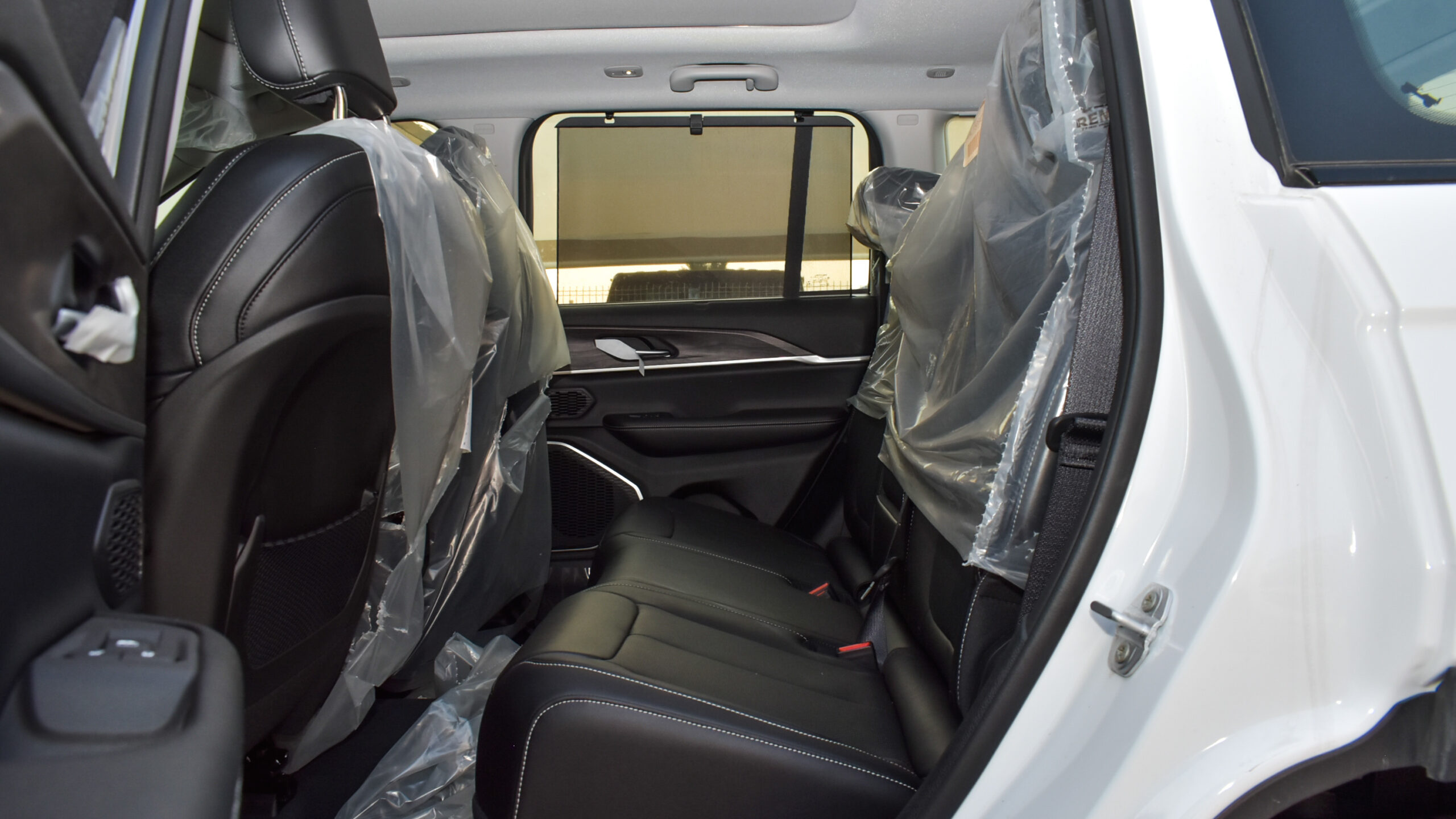 grand cherokee limited plus interior