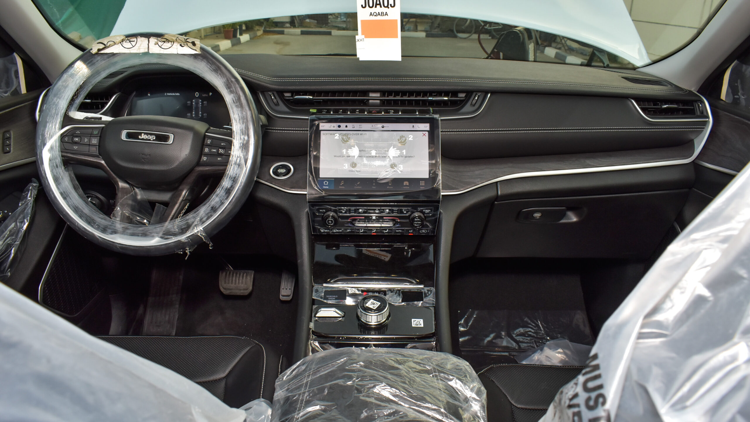grand cherokee limited plus interior