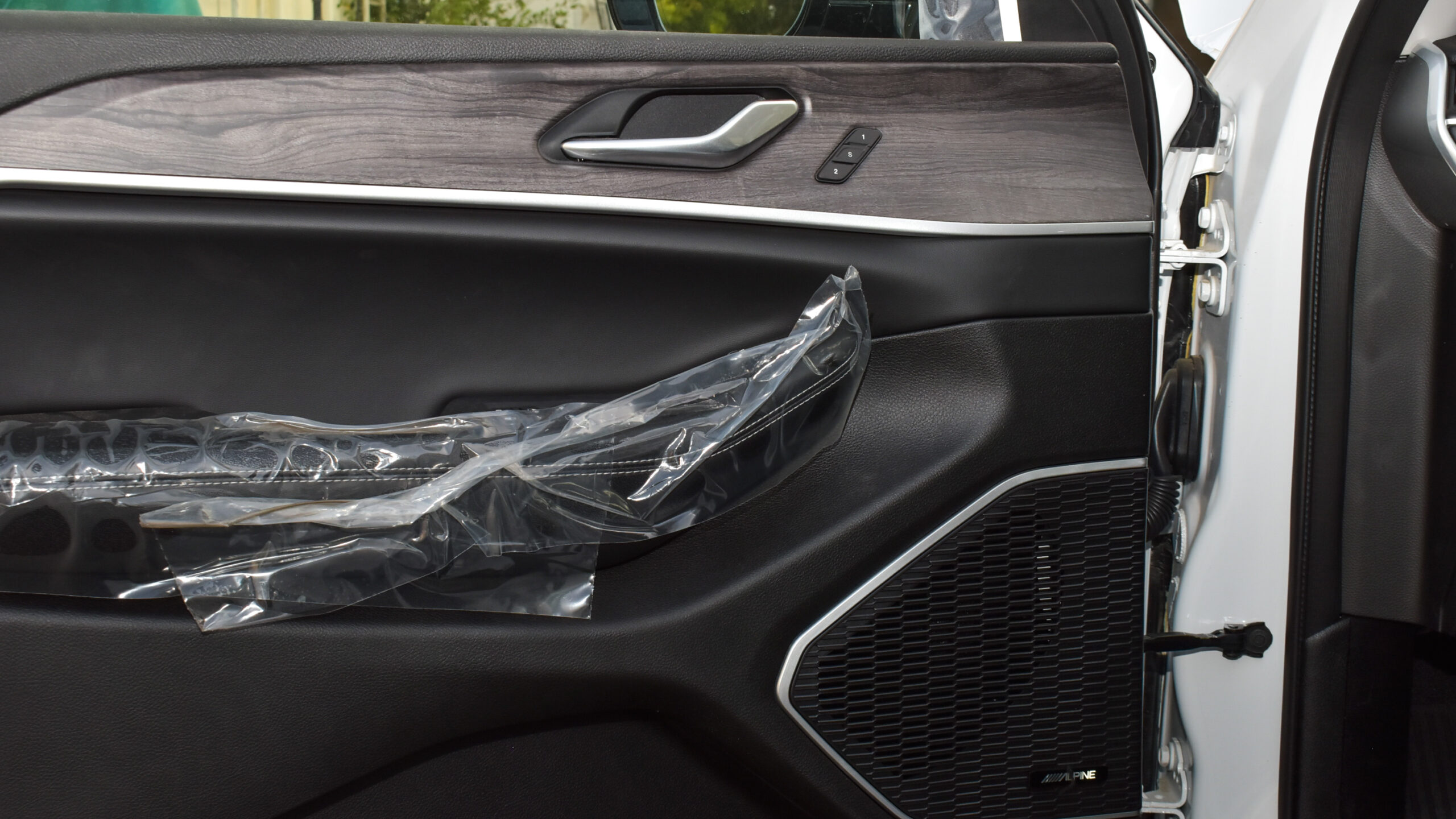 grand cherokee limited plus interior