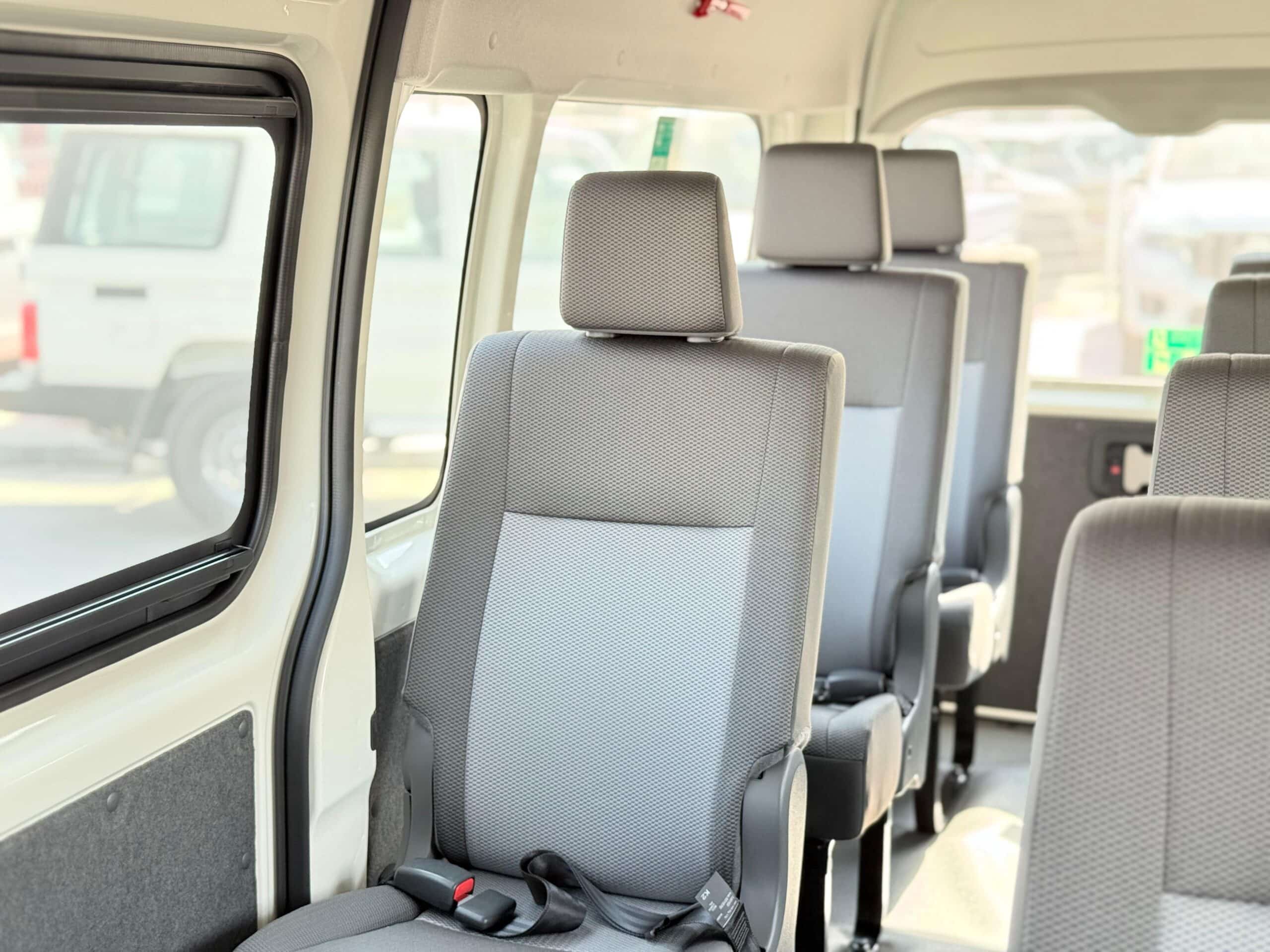 toyota hiace dx 4wd Interior