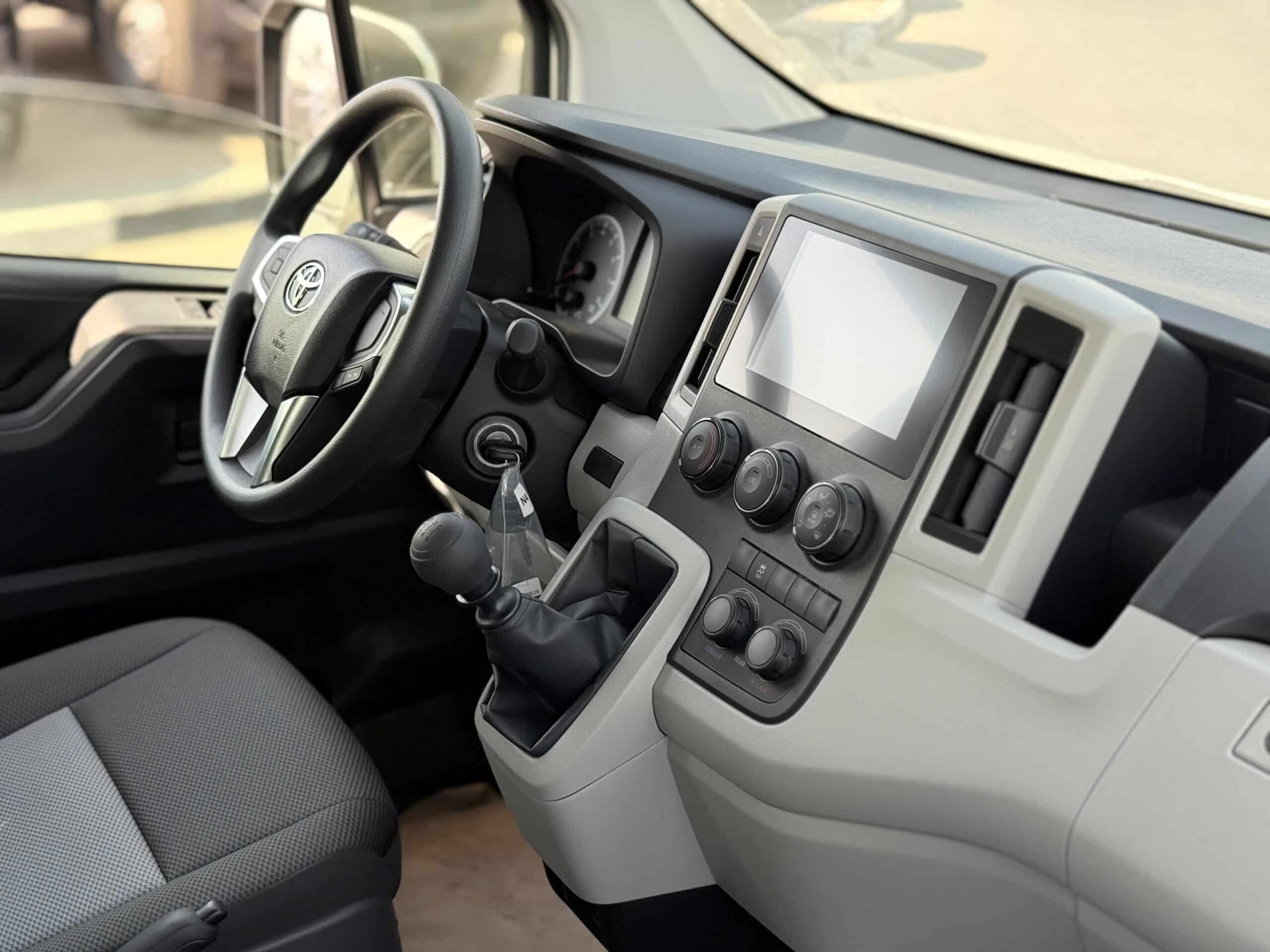 toyota hiace dx 4wd Interior